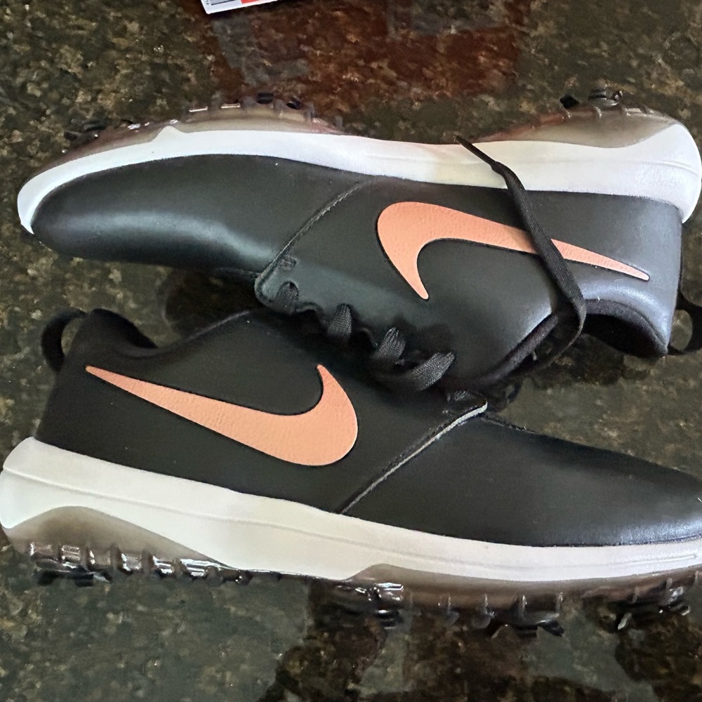 Women’s Size 10 Nike Black Leather Golf Shoes - NEW